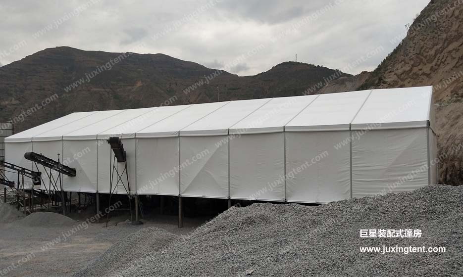 在甘肅，這種廠房很流行，砂石廠都在用